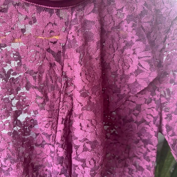 Queenus Lace Blouse - Picture 3 of 4